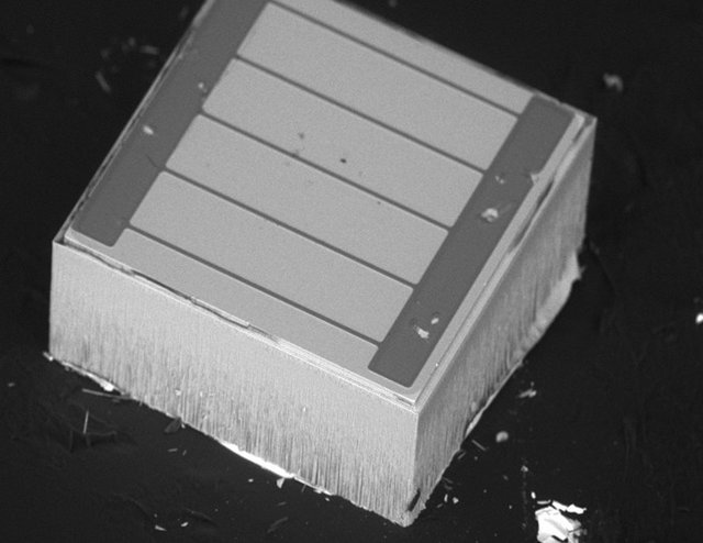 Cellule InGaP/InGaAs/Ge